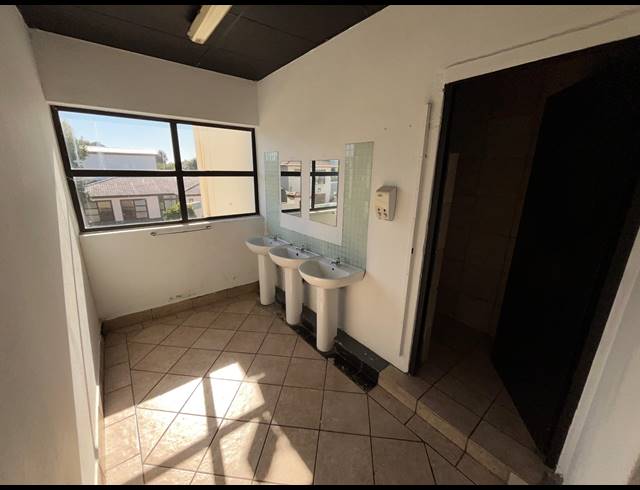 370M² BUSINESS TO LET IN PARKLANDS